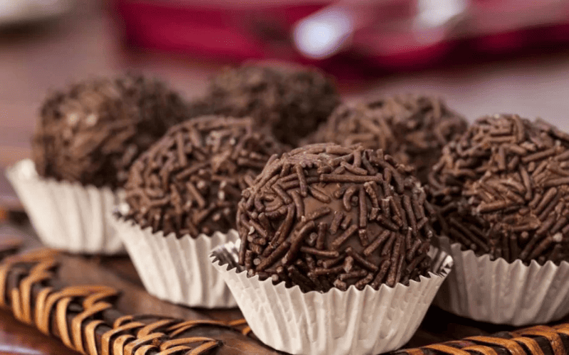 10 Dicas para Como Preparar Brigadeiros Gourmet com Recheios Inovadores