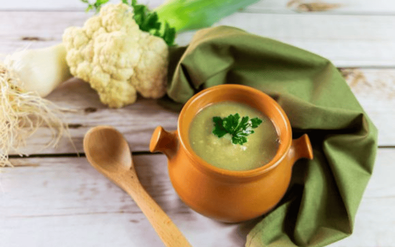 Sopa de Couve-Flor e Alho-Poró